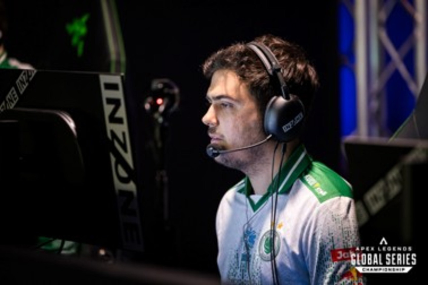 ImperialHal von Team Falcons mit INZONE H9 II Gaming-Headset